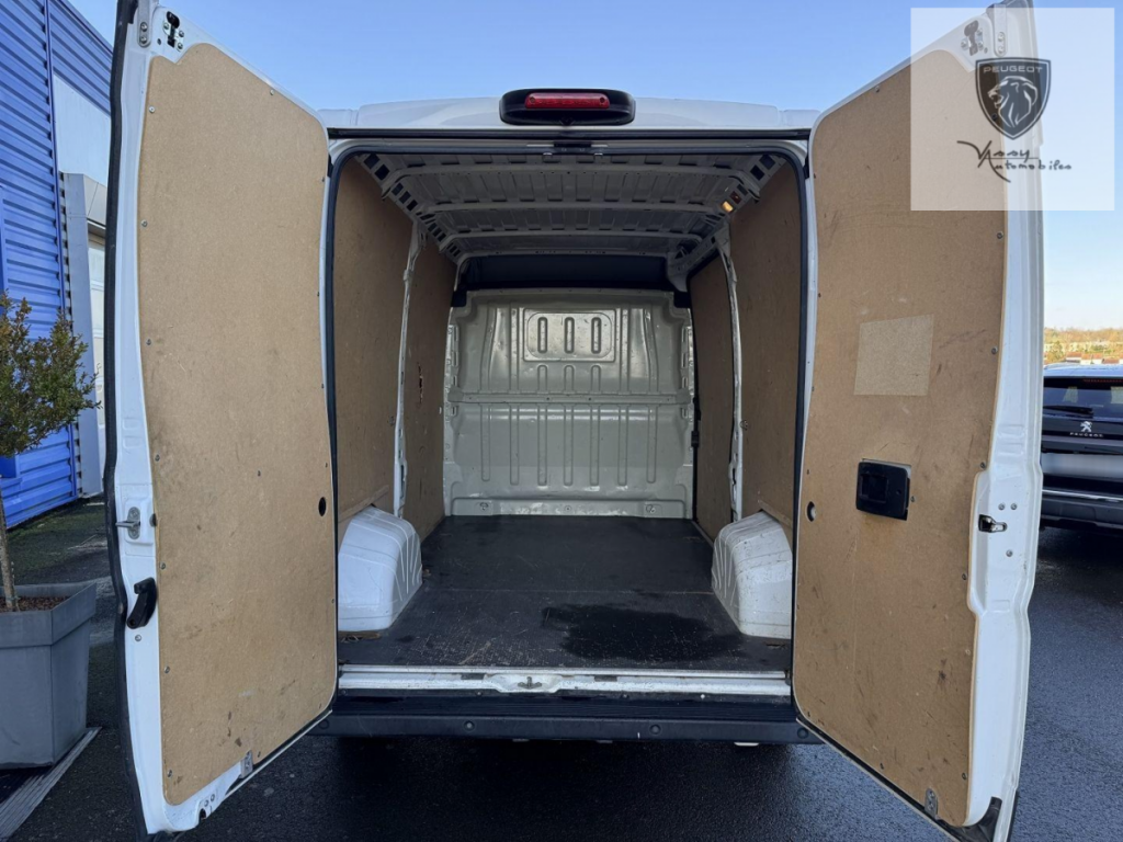 Peugeot Boxer (2) BlueHDi 140 S&S ASPHALT 333 L2H2 4 portes  (nov. 2021)