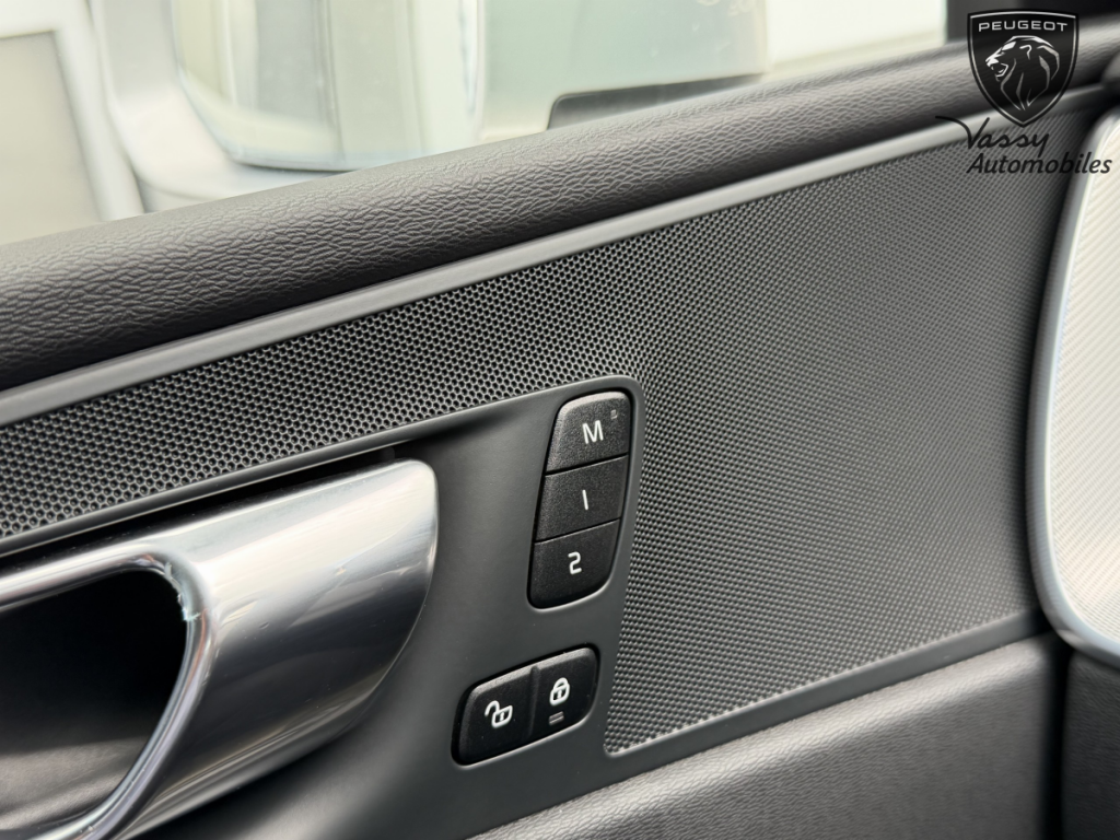 Volvo XC60 (2) B4 197 Geartronic 8 Plus Style Dark