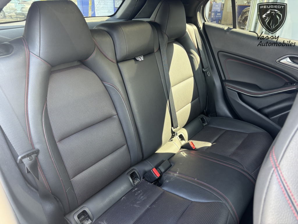 Mercedes Classe GLA GLA 220 d Fascination BVA7 (245)  5 portes  (avril 2016) (co2 115)
