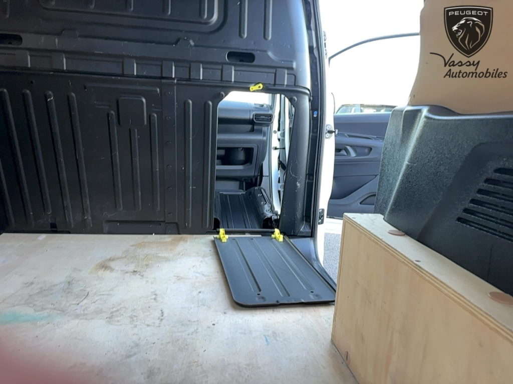 Peugeot Partner (3) BLUEHDI 75 STANDARD 650KG PREMIUM 4 portes  (avril 2019) (co2 111)