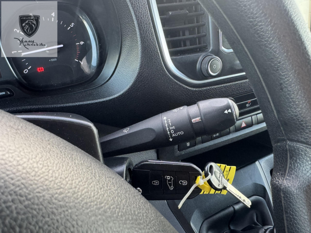 Peugeot Expert (3) 1.5 BLUEHDI 120 S&S STANDARD Asphalt